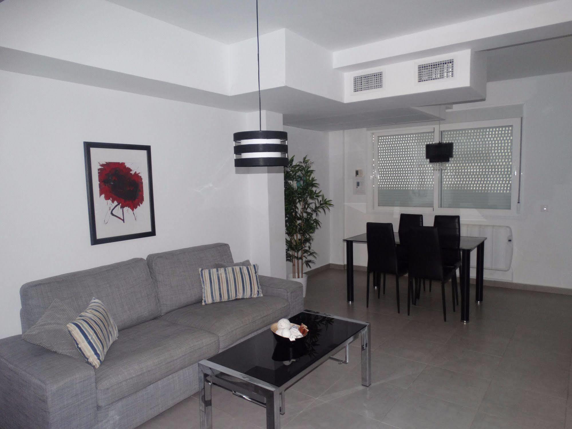 Malaga Apartamentos - Nuno Gomez, 24 מראה חיצוני תמונה