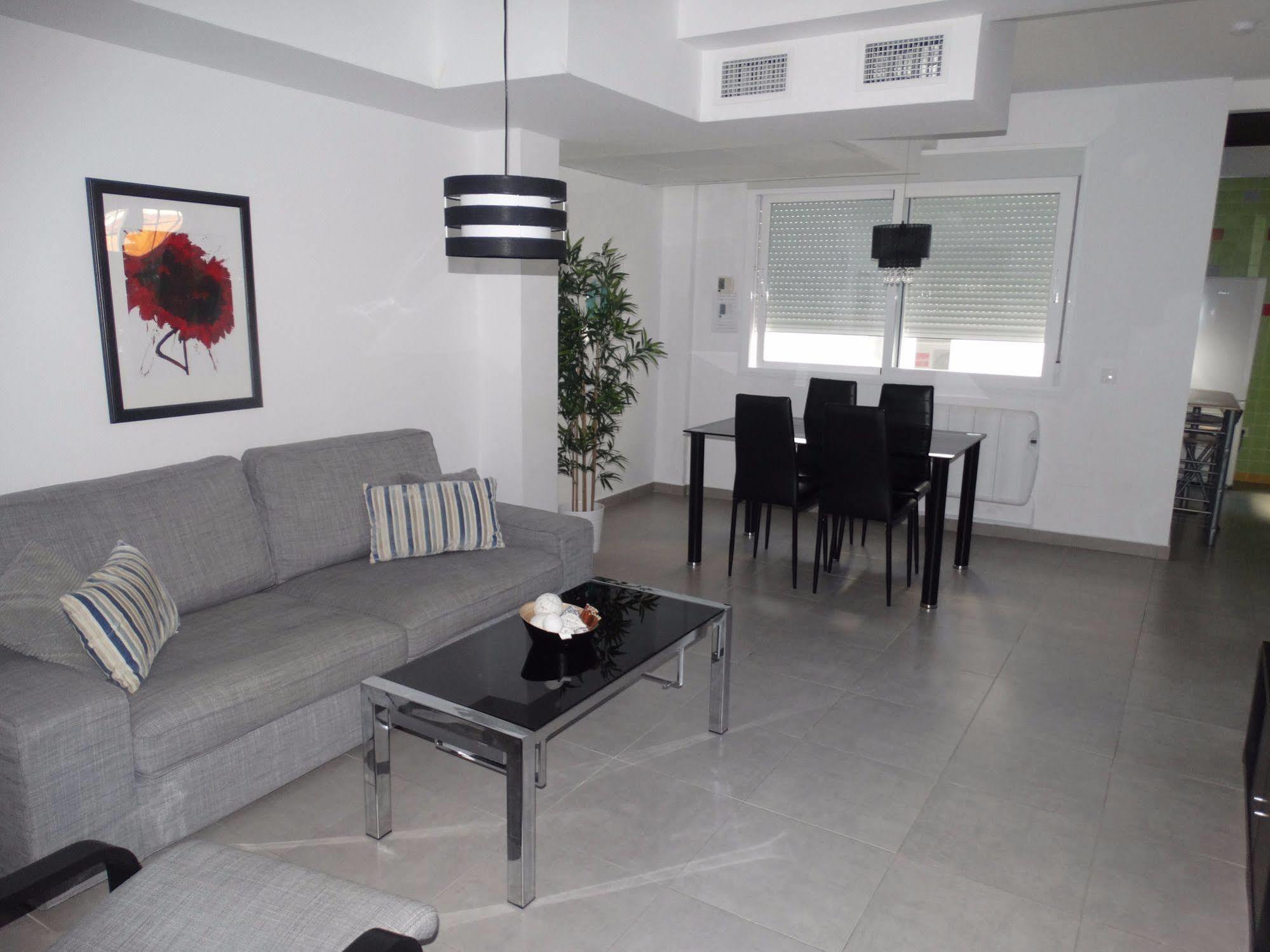 Malaga Apartamentos - Nuno Gomez, 24 מראה חיצוני תמונה
